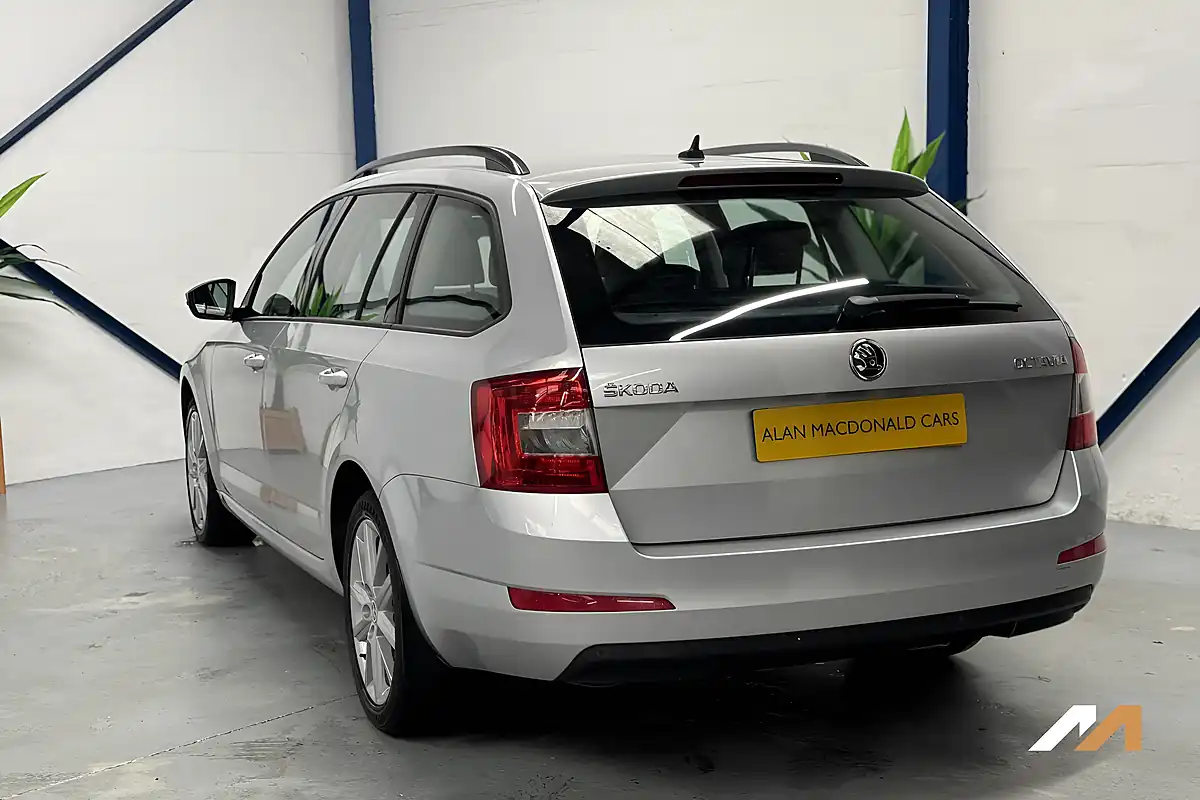 Used 2014 Skoda Octavia Elegance Silver - Interior and Exterior details 2