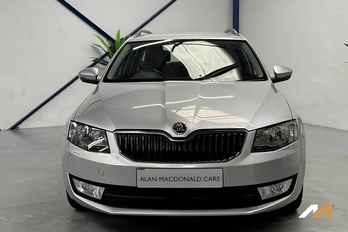 Used 2014 Skoda Octavia Elegance Silver - Interior and Exterior details 4