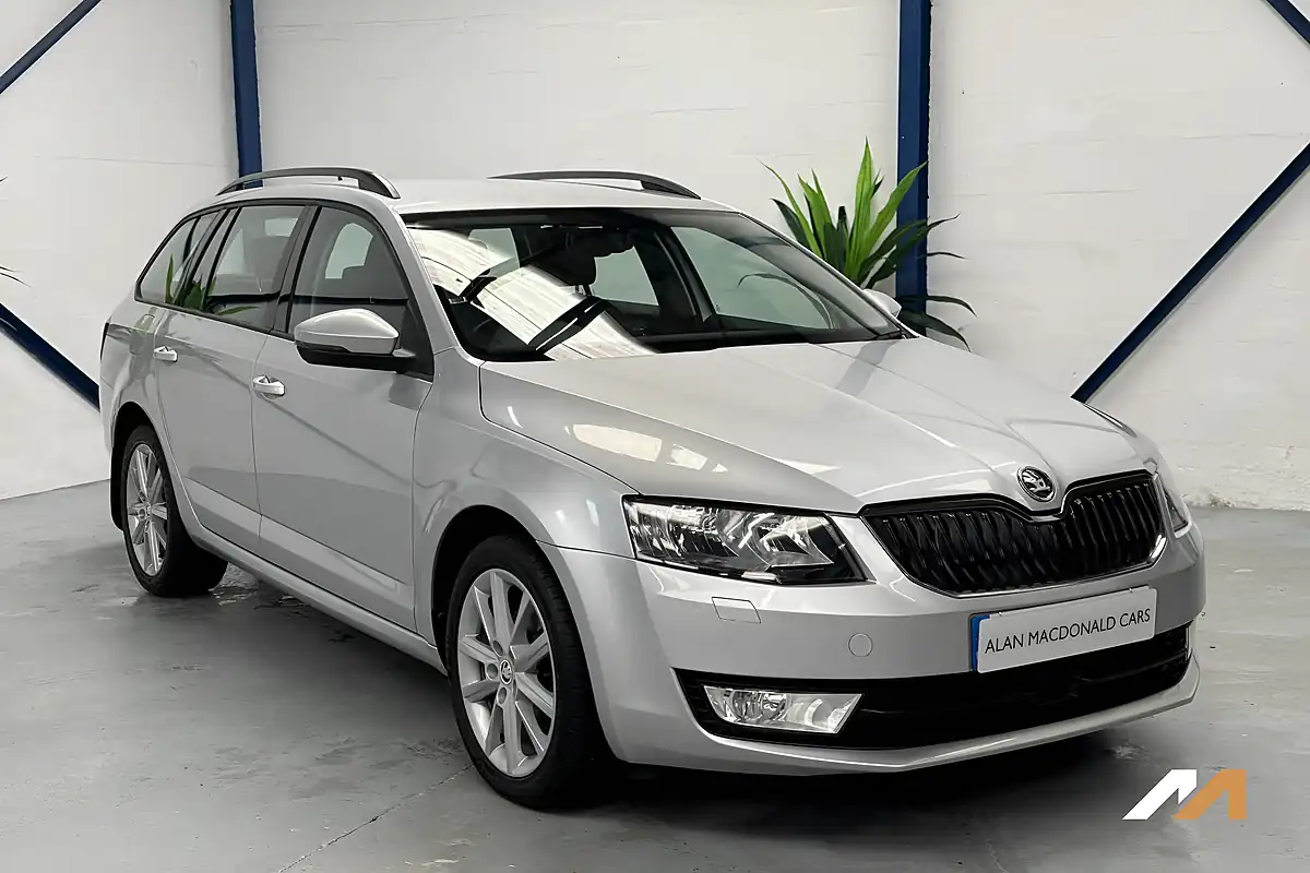 Used 2014 Skoda Octavia Elegance Silver - Interior and Exterior details 5