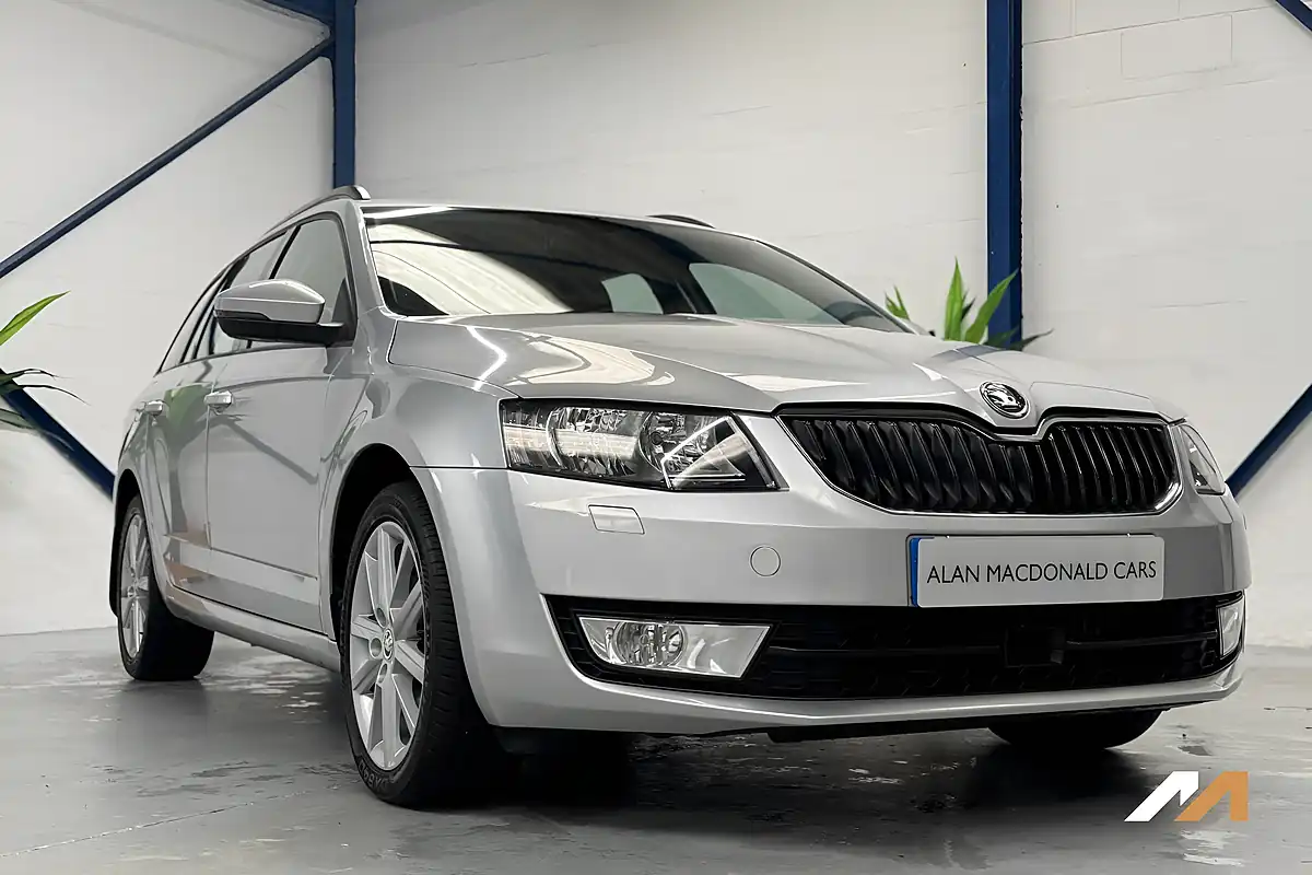 Used 2014 Skoda Octavia Elegance Silver - Interior and Exterior details 6