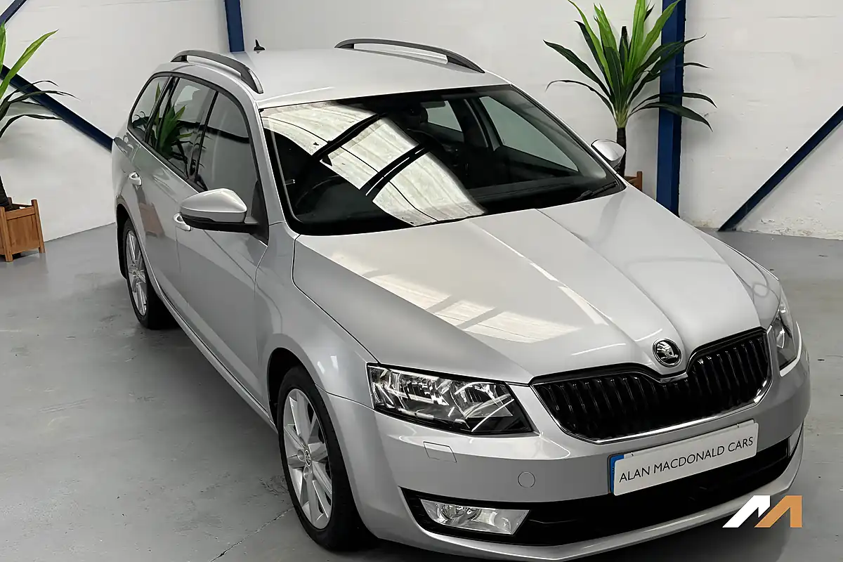 Used 2014 Skoda Octavia Elegance Silver - Interior and Exterior details 7