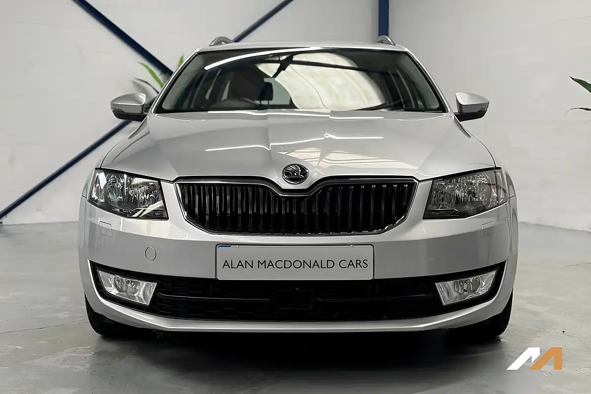 Used 2014 Skoda Octavia Elegance Silver - Interior and Exterior details 8