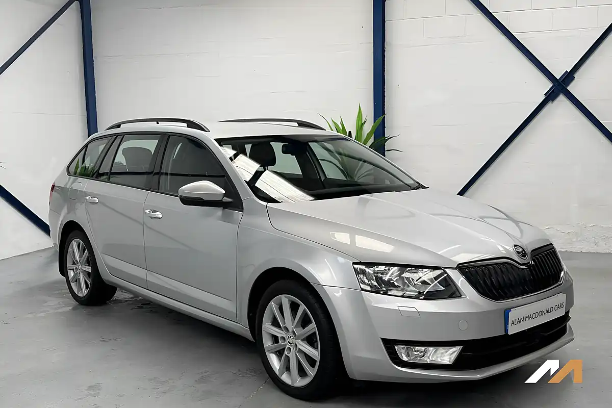 Used 2014 Skoda Octavia Elegance Silver - Interior and Exterior details 9