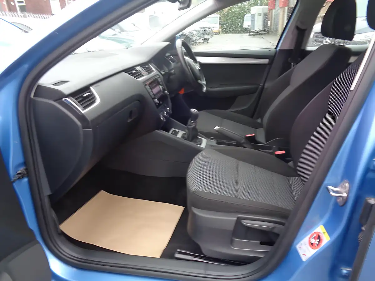 Used 2014 Skoda Octavia Se Blue - Interior and Exterior details 13