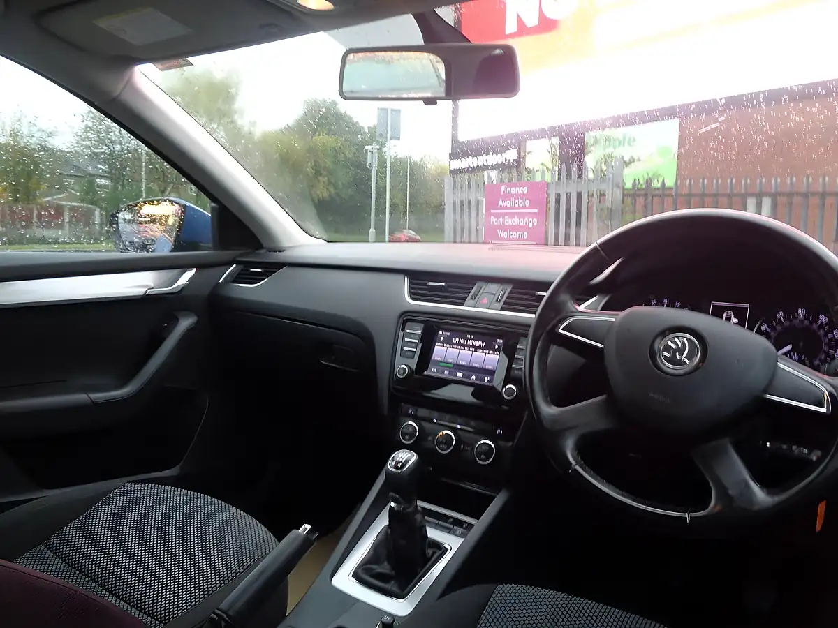 Used 2014 Skoda Octavia Se Blue - Interior and Exterior details 14