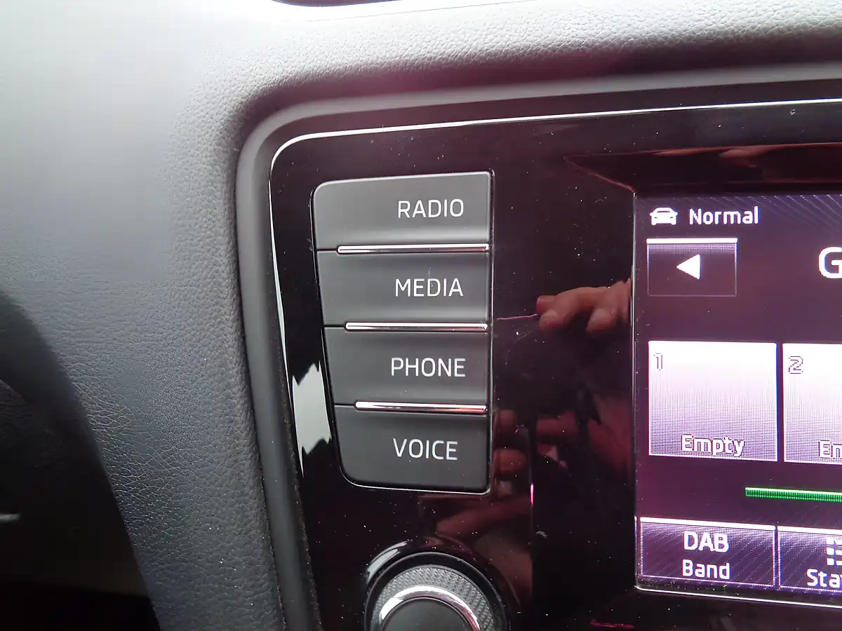 Used 2014 Skoda Octavia Se Blue - Interior and Exterior details 16