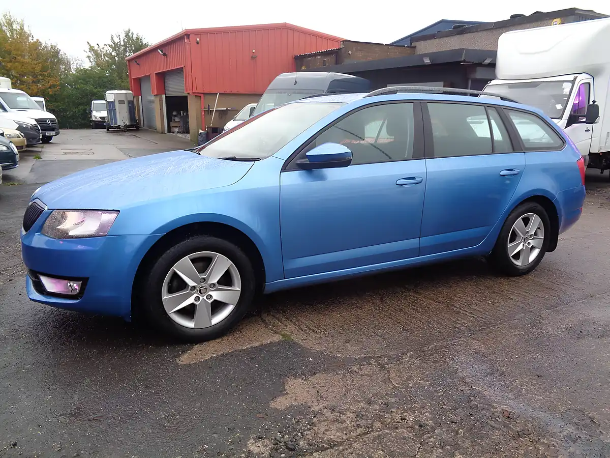 Used 2014 Skoda Octavia Se Blue - Interior and Exterior details 4