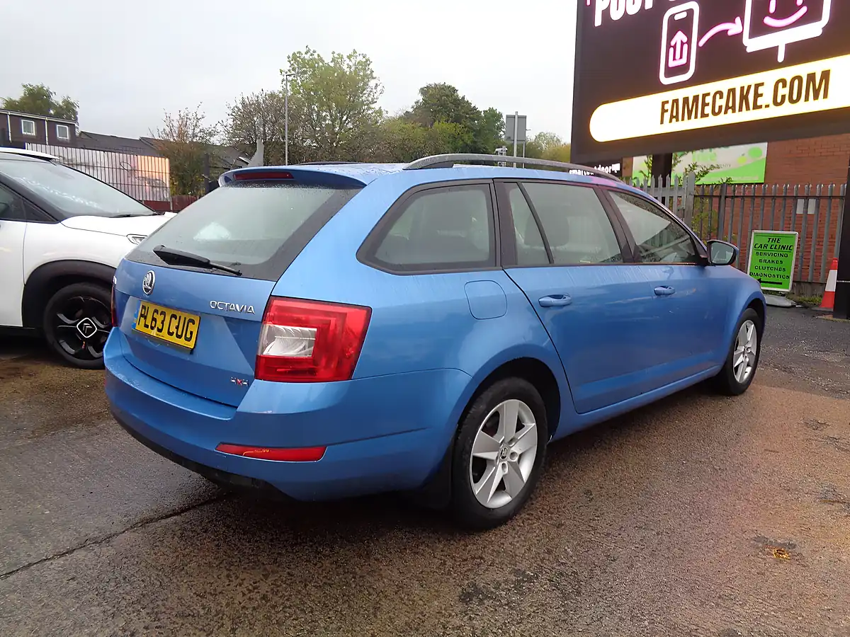 Used 2014 Skoda Octavia Se Blue - Interior and Exterior details 5