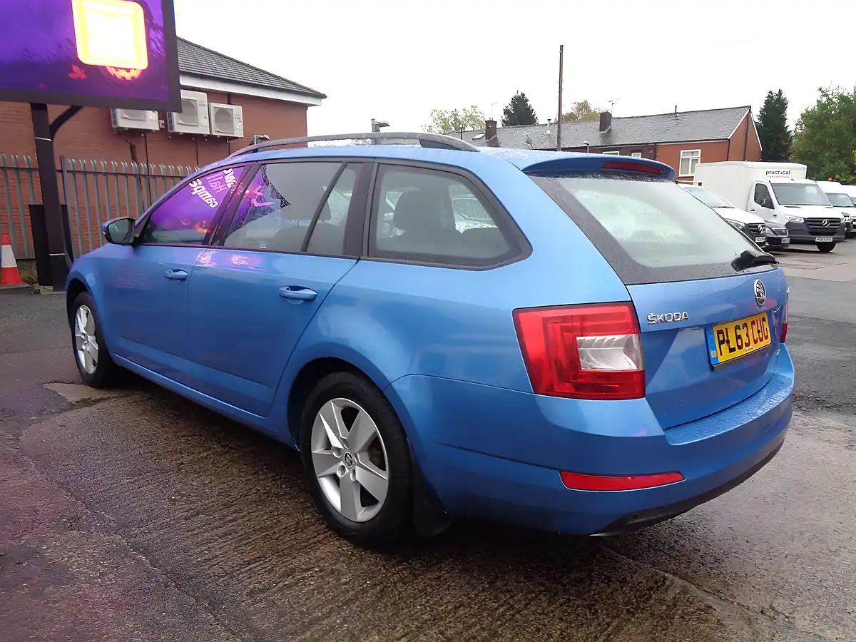 Used 2014 Skoda Octavia Se Blue - Interior and Exterior details 6