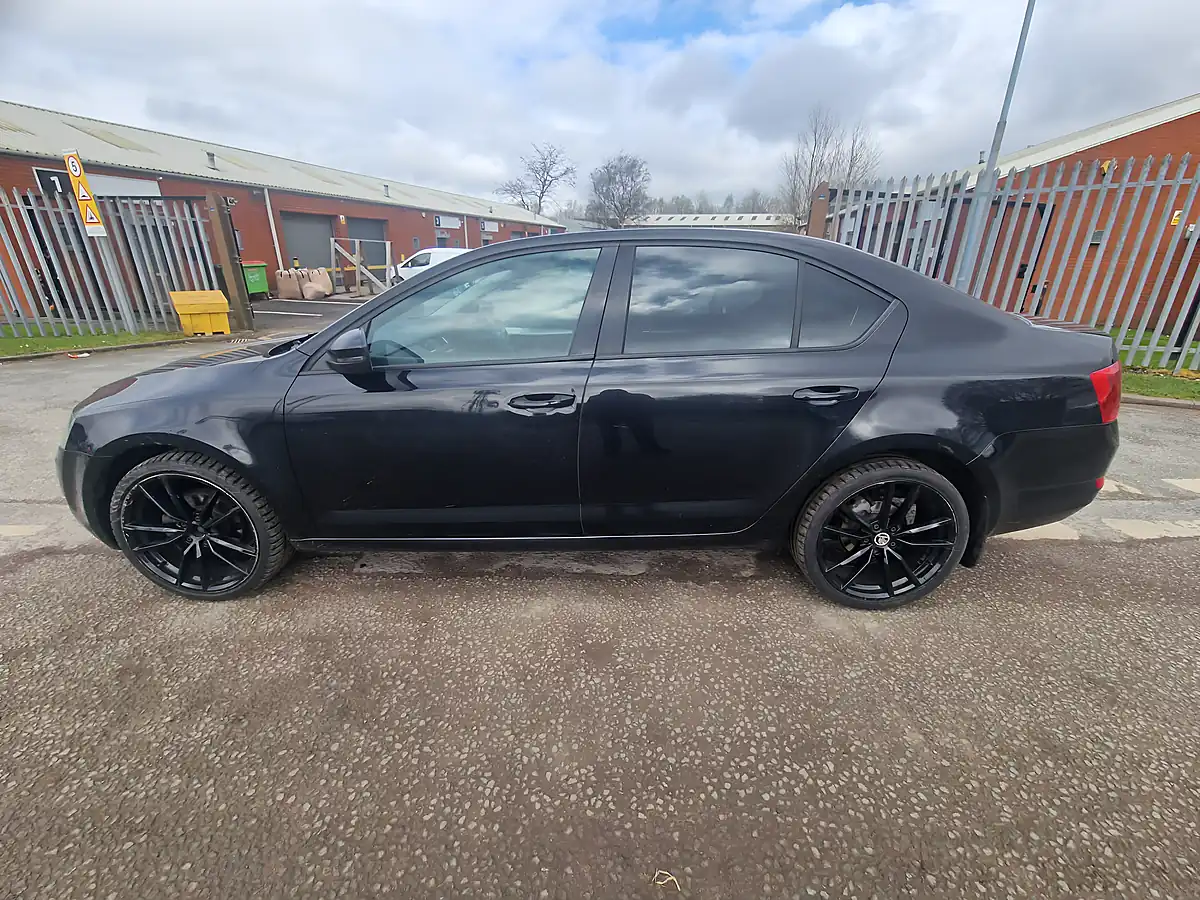 Used 2014 Skoda Octavia Se - Interior and Exterior details 5