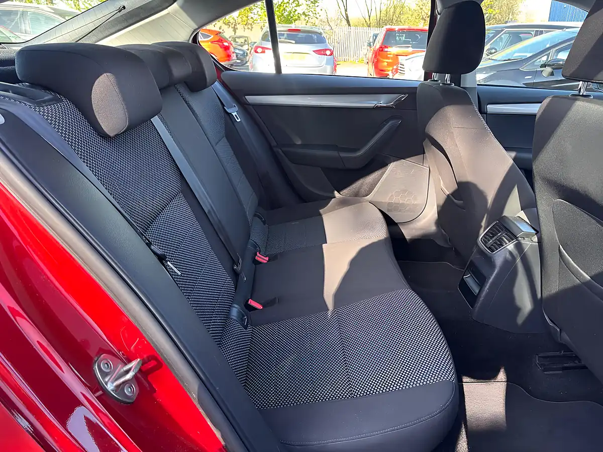 Used 2014 Skoda Octavia Se Red - Interior and Exterior details 13
