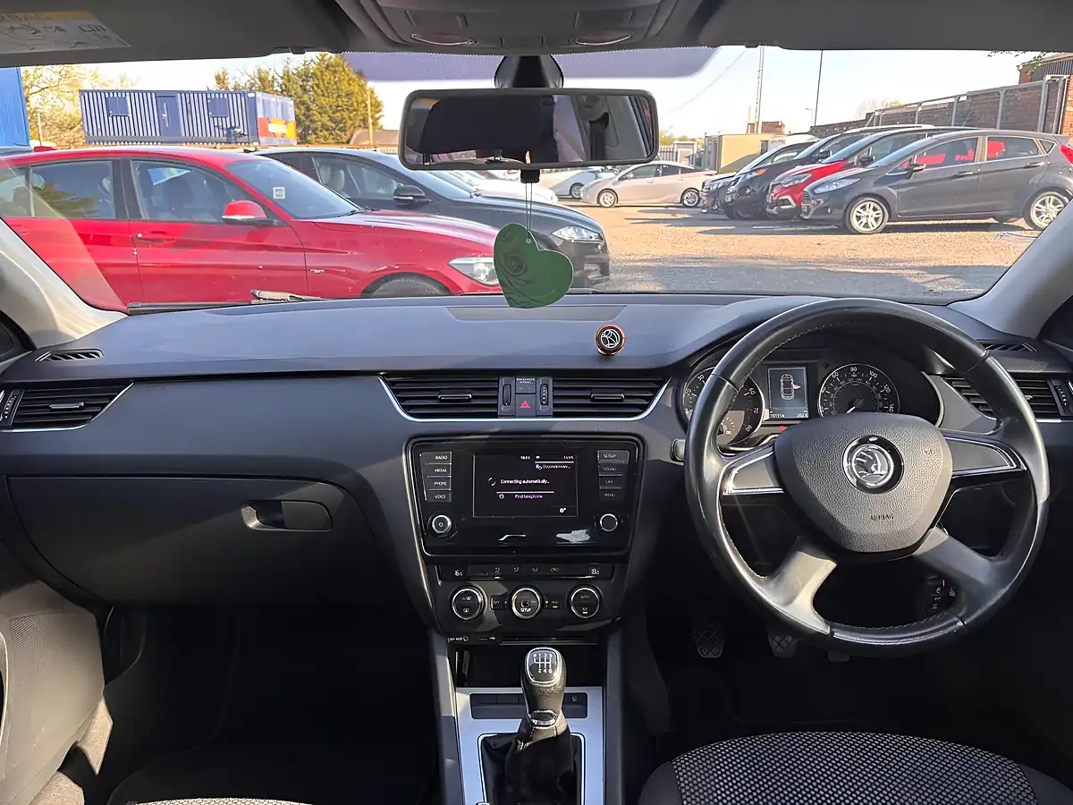 Used 2014 Skoda Octavia Se Red - Interior and Exterior details 14