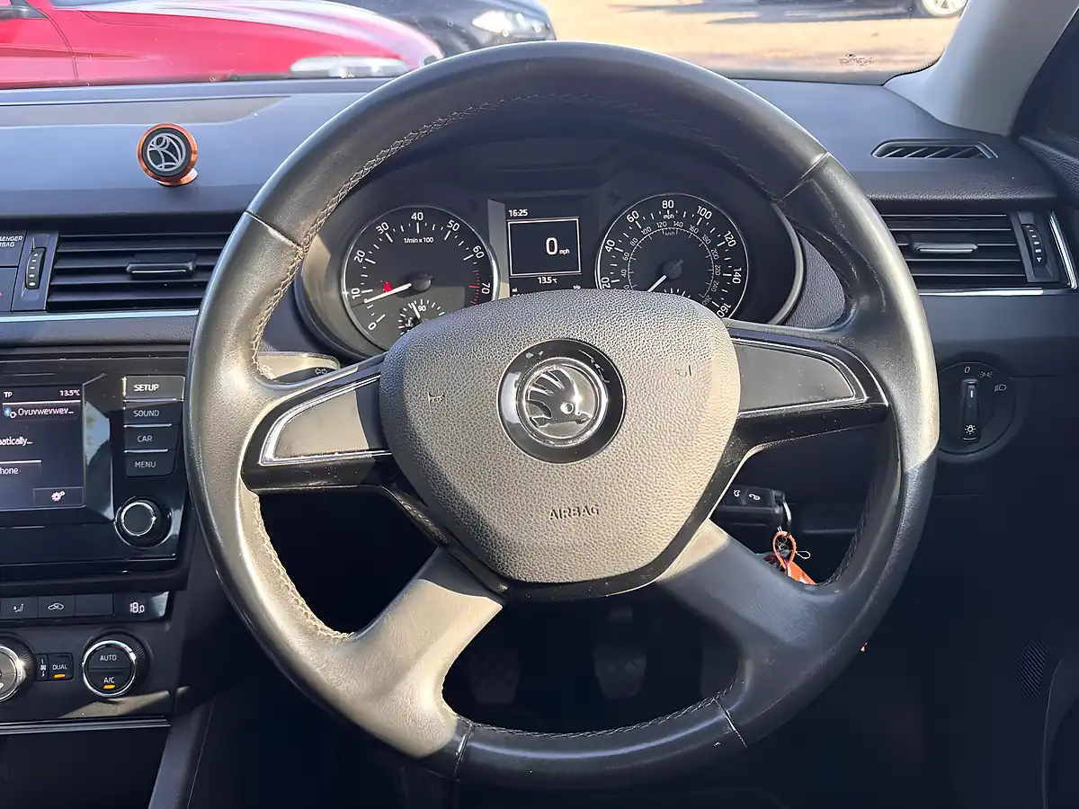 Used 2014 Skoda Octavia Se Red - Interior and Exterior details 16