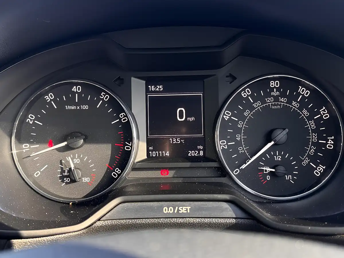Used 2014 Skoda Octavia Se Red - Interior and Exterior details 18
