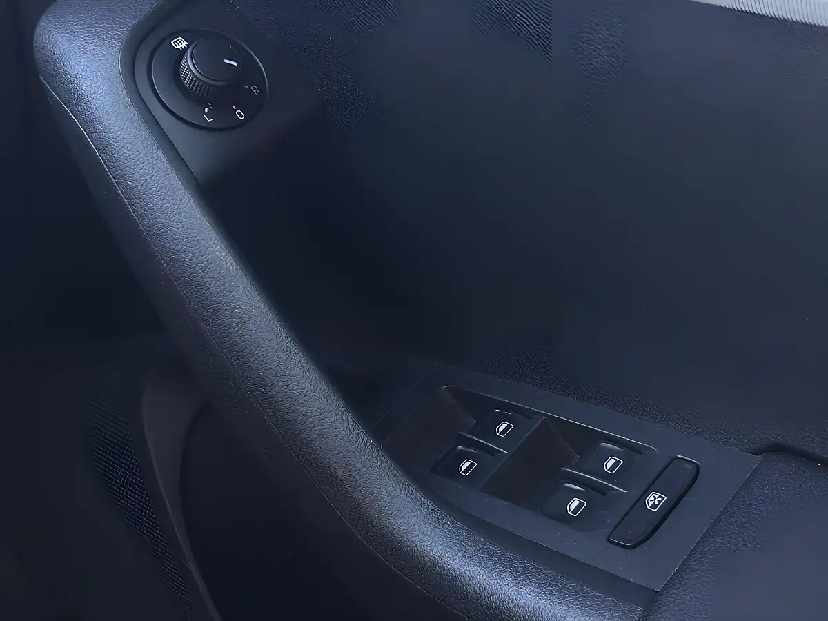 Used 2014 Skoda Octavia Se Red - Interior and Exterior details 19