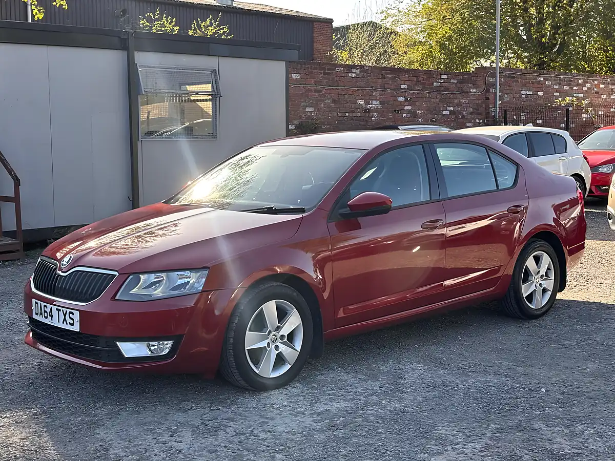 Used 2014 Skoda Octavia Se Red - Interior and Exterior details 3