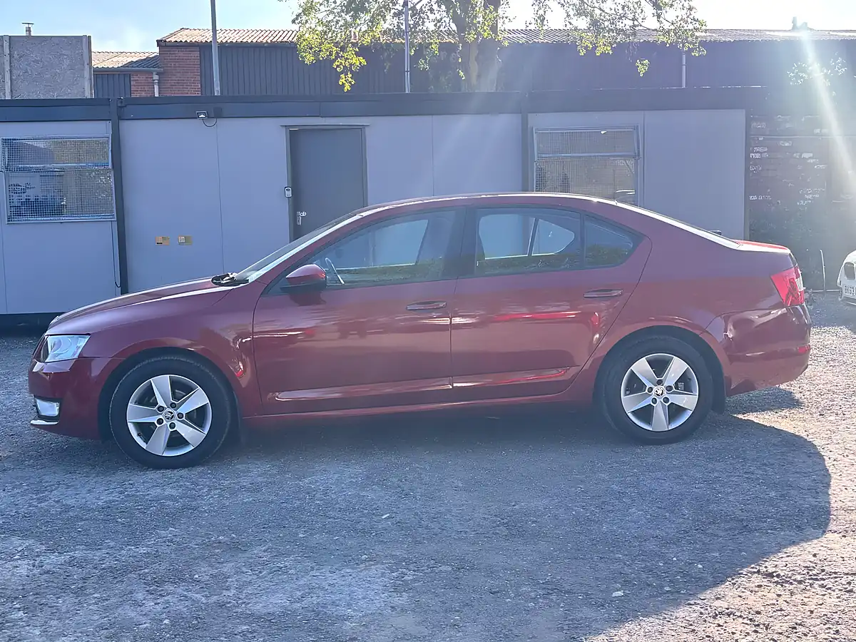 Used 2014 Skoda Octavia Se Red - Interior and Exterior details 4