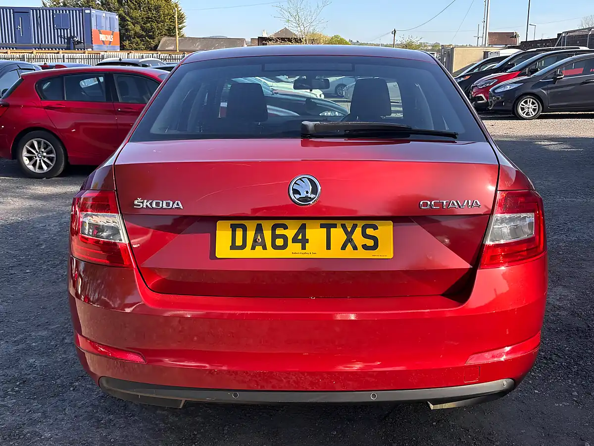 Used 2014 Skoda Octavia Se Red - Interior and Exterior details 6