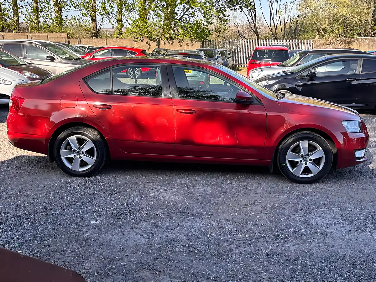 Used 2014 Skoda Octavia Se Red - Interior and Exterior details 8