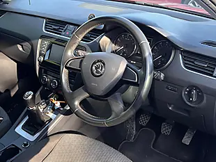 Used 2014 Skoda Octavia Se Red - Interior and Exterior details 9