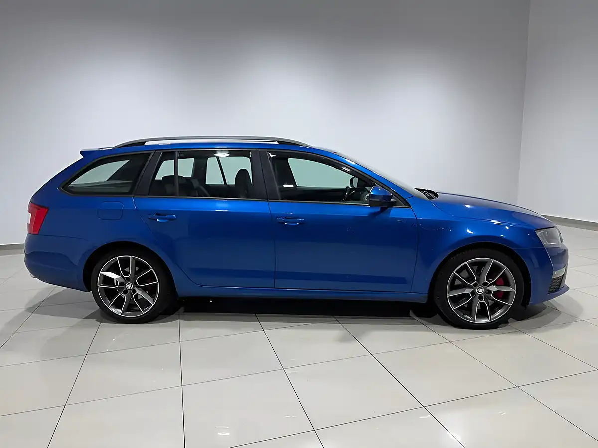 Used 2014 Skoda Octavia VRS Blue - Interior and Exterior details 10