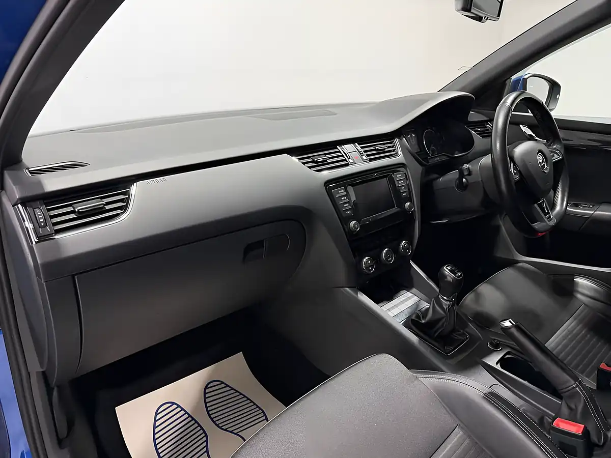 Used 2014 Skoda Octavia VRS Blue - Interior and Exterior details 11