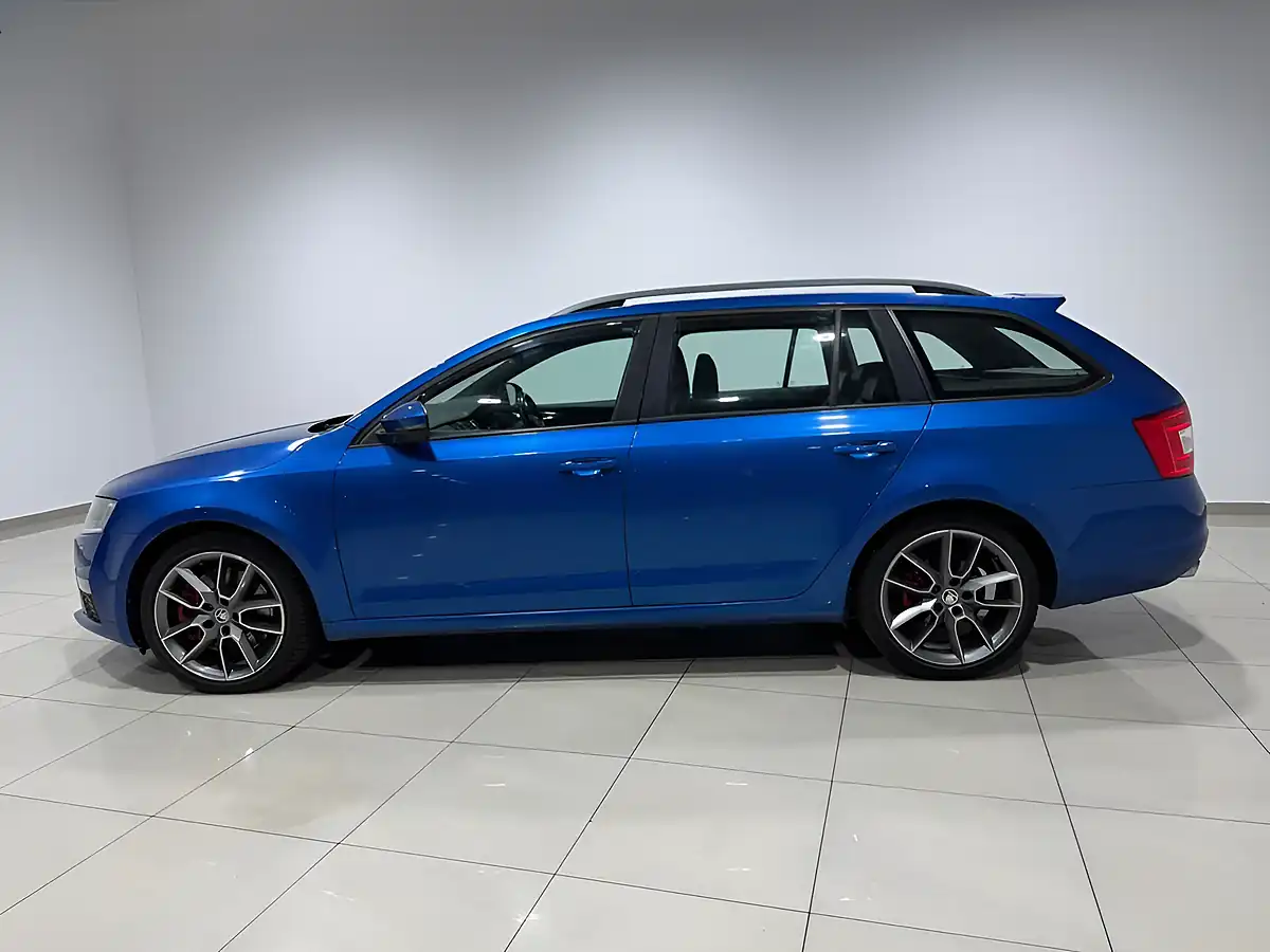Used 2014 Skoda Octavia VRS Blue - Interior and Exterior details 5