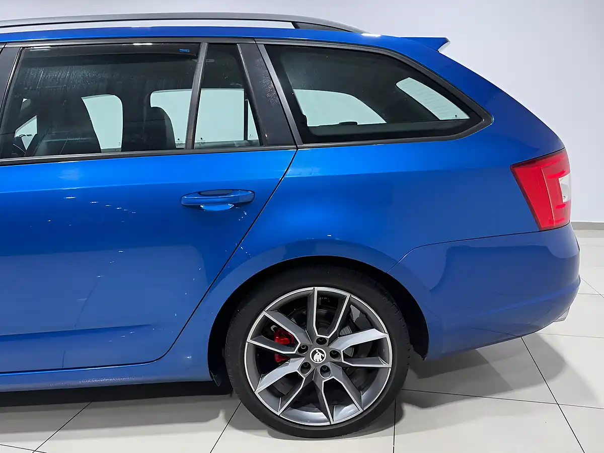 Used 2014 Skoda Octavia VRS Blue - Interior and Exterior details 6