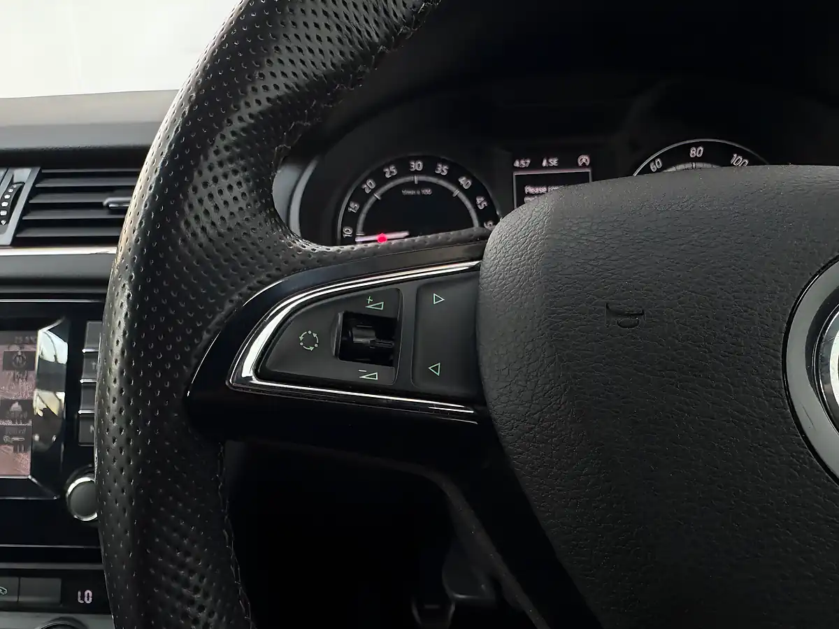 Used 2014 Skoda Octavia VRS Race Blue - Interior and Exterior details 14