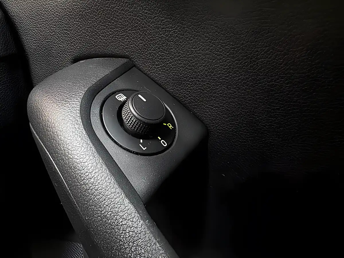 Used 2014 Skoda Octavia VRS Race Blue - Interior and Exterior details 15