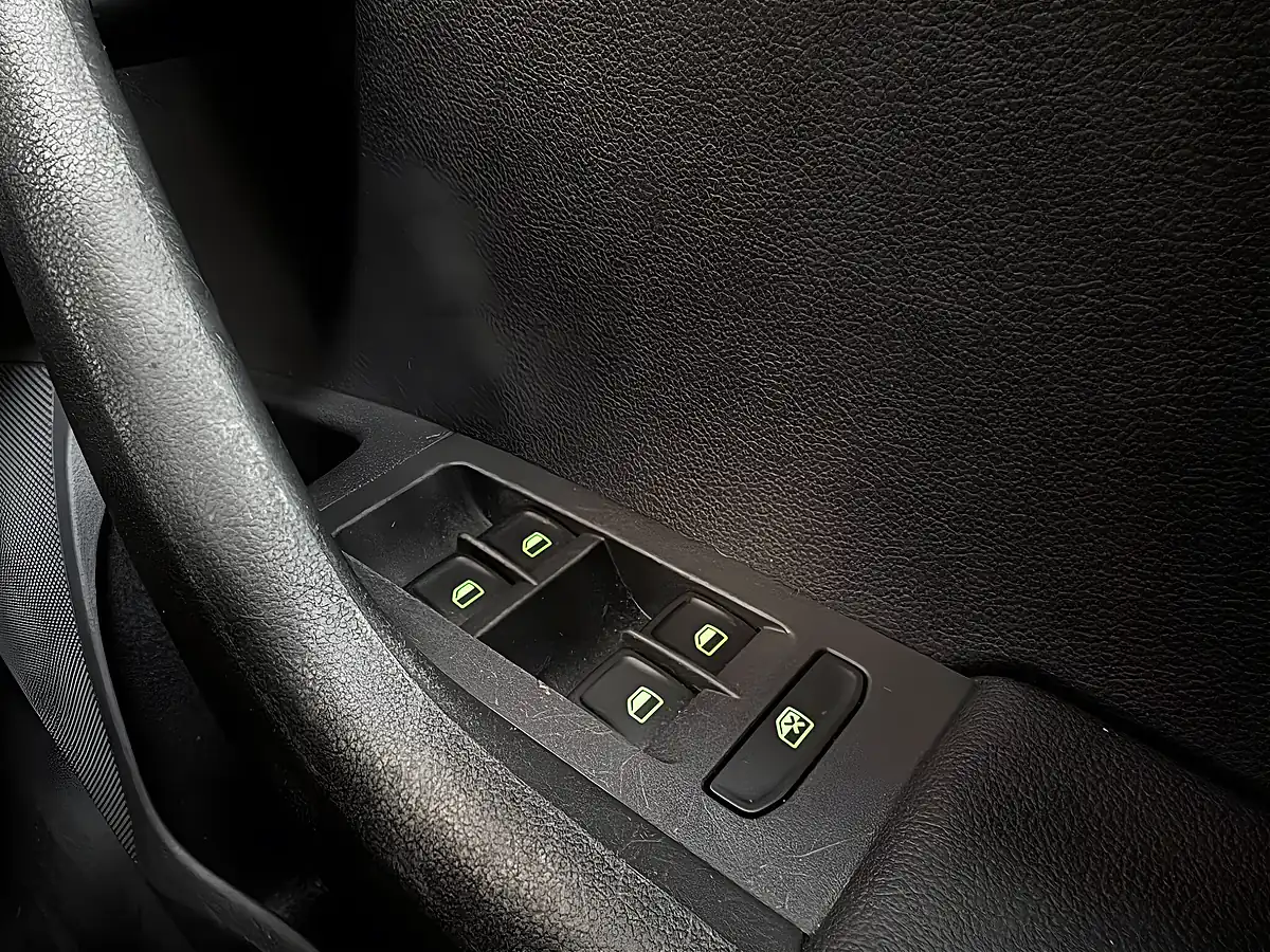 Used 2014 Skoda Octavia VRS Race Blue - Interior and Exterior details 16