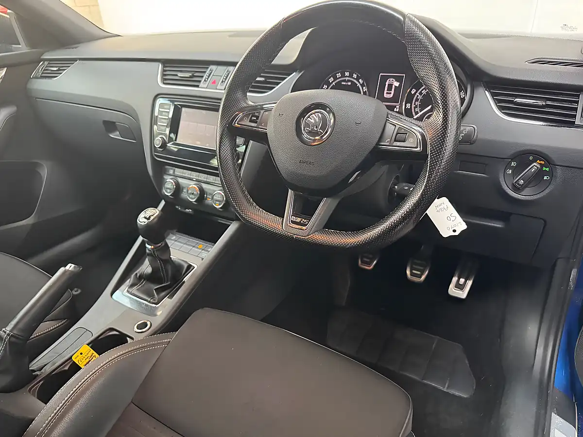 Used 2014 Skoda Octavia VRS Race Blue - Interior and Exterior details 3