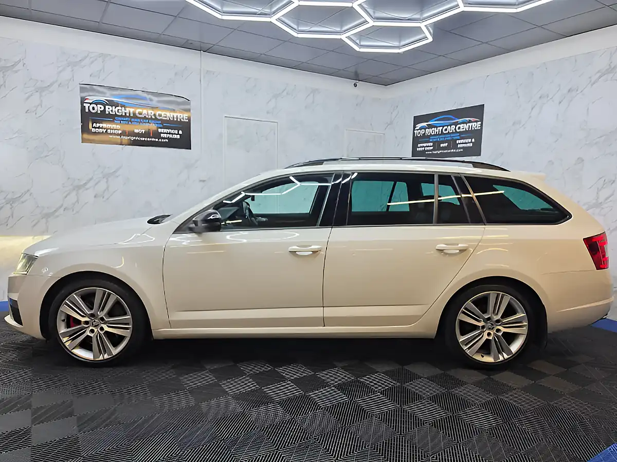 Used 2014 Skoda Octavia VRS White - Interior and Exterior details 10