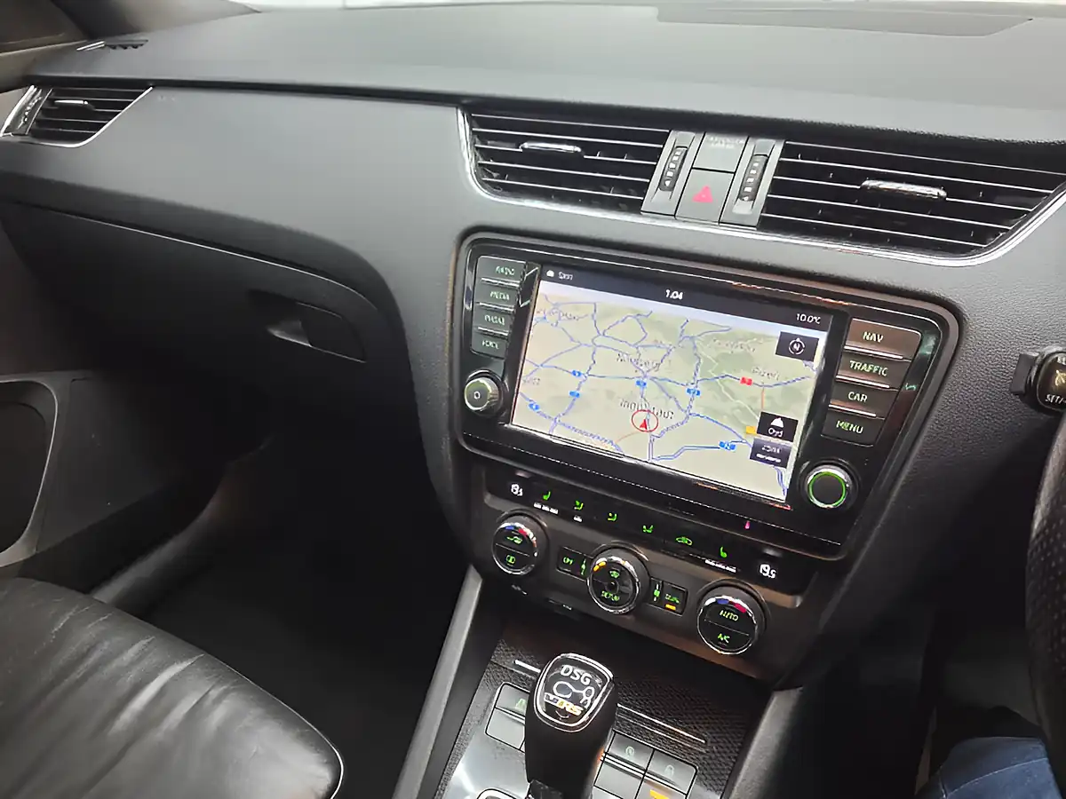 Used 2014 Skoda Octavia VRS White - Interior and Exterior details 17