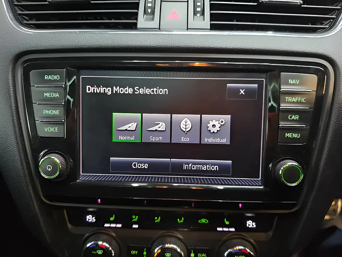 Used 2014 Skoda Octavia VRS White - Interior and Exterior details 18