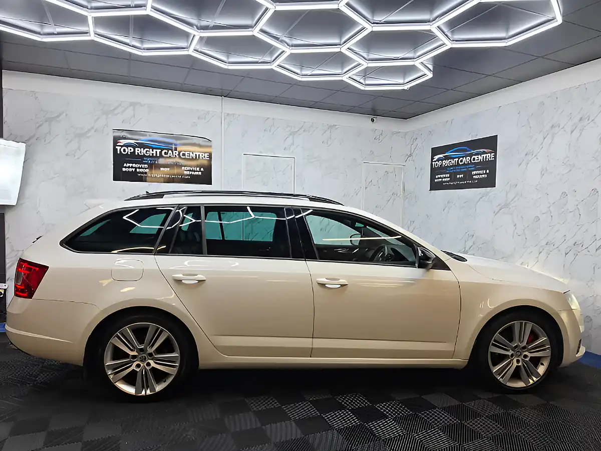 Used 2014 Skoda Octavia VRS White - Interior and Exterior details 8
