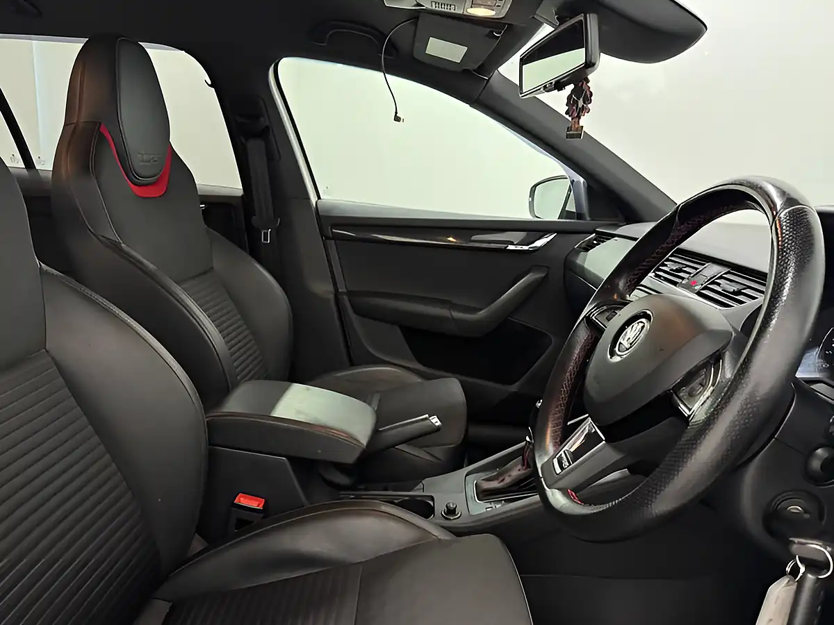 Used 2014 Skoda Octavia VRS White - Interior and Exterior details 10
