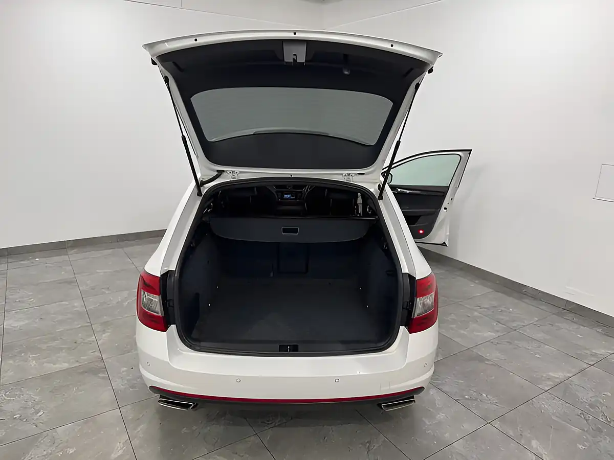 Used 2014 Skoda Octavia VRS White - Interior and Exterior details 14