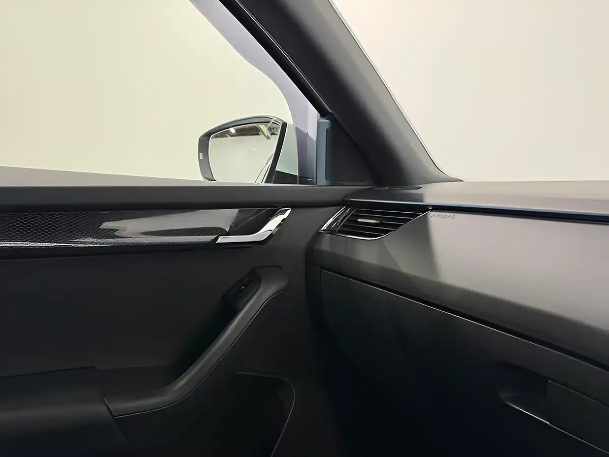 Used 2014 Skoda Octavia VRS White - Interior and Exterior details 19