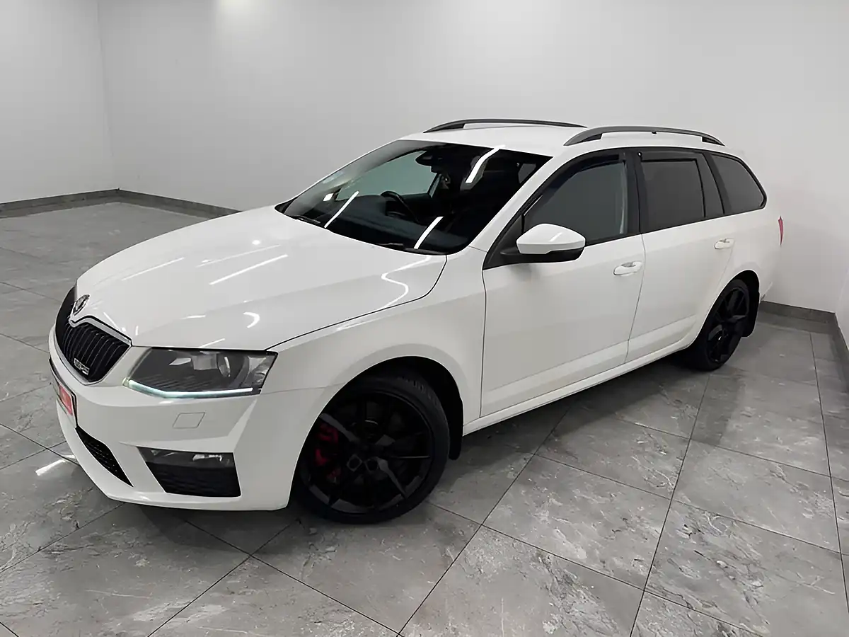 Used 2014 Skoda Octavia VRS White - Interior and Exterior details 4