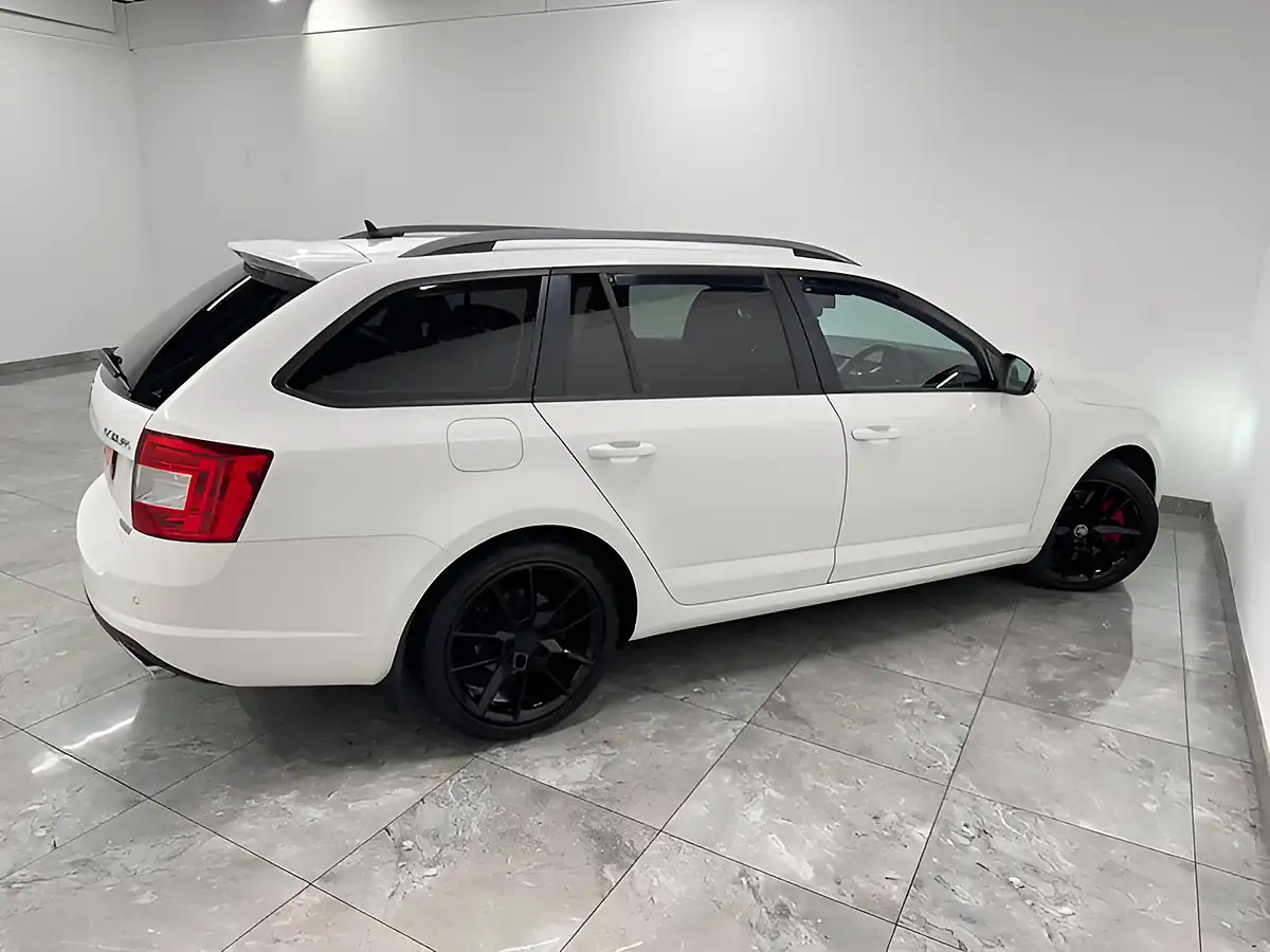 Used 2014 Skoda Octavia VRS White - Interior and Exterior details 8