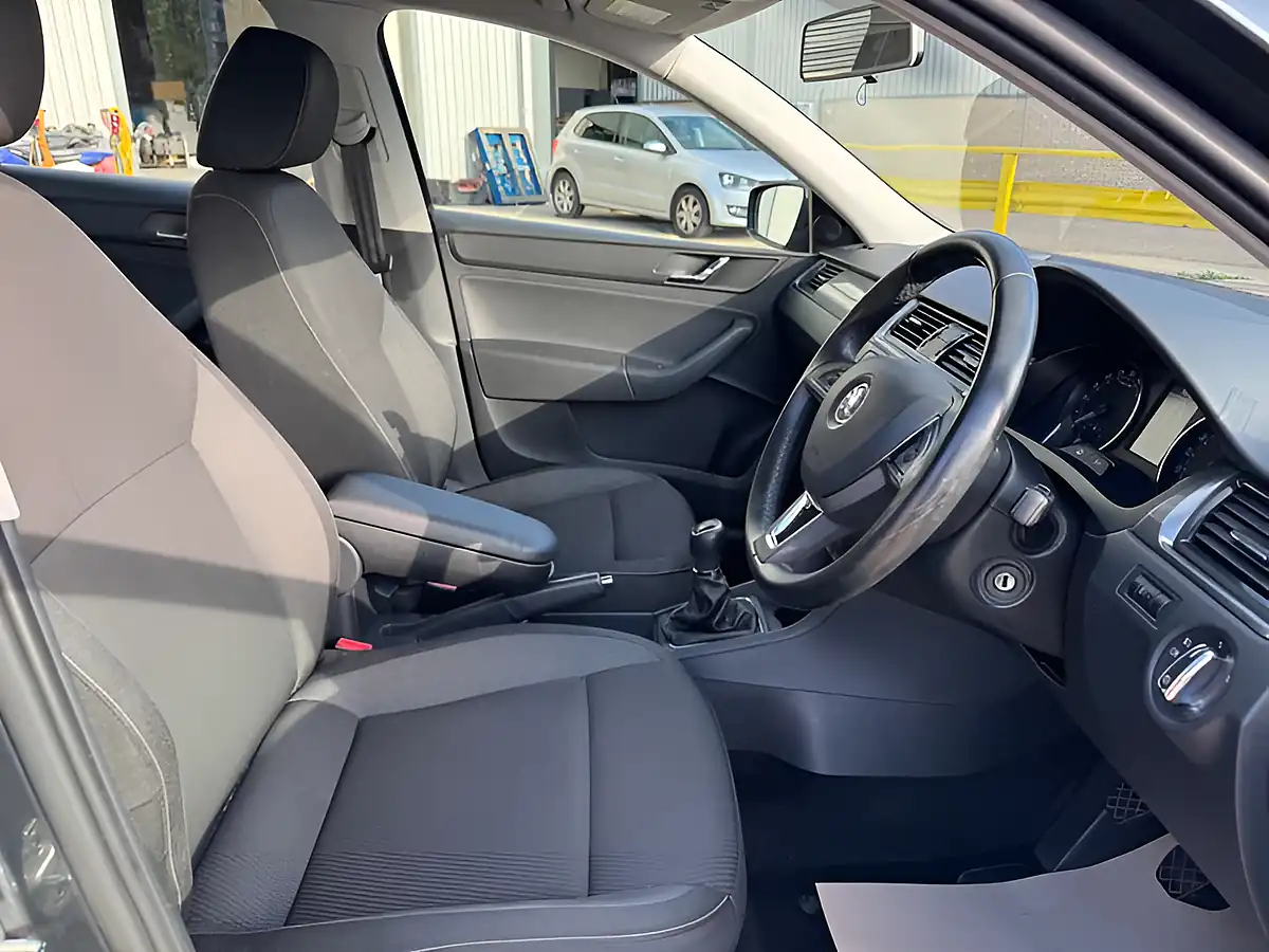 Used 2014 Skoda Rapid Spaceback Se Metal Grey - Interior and Exterior details 10