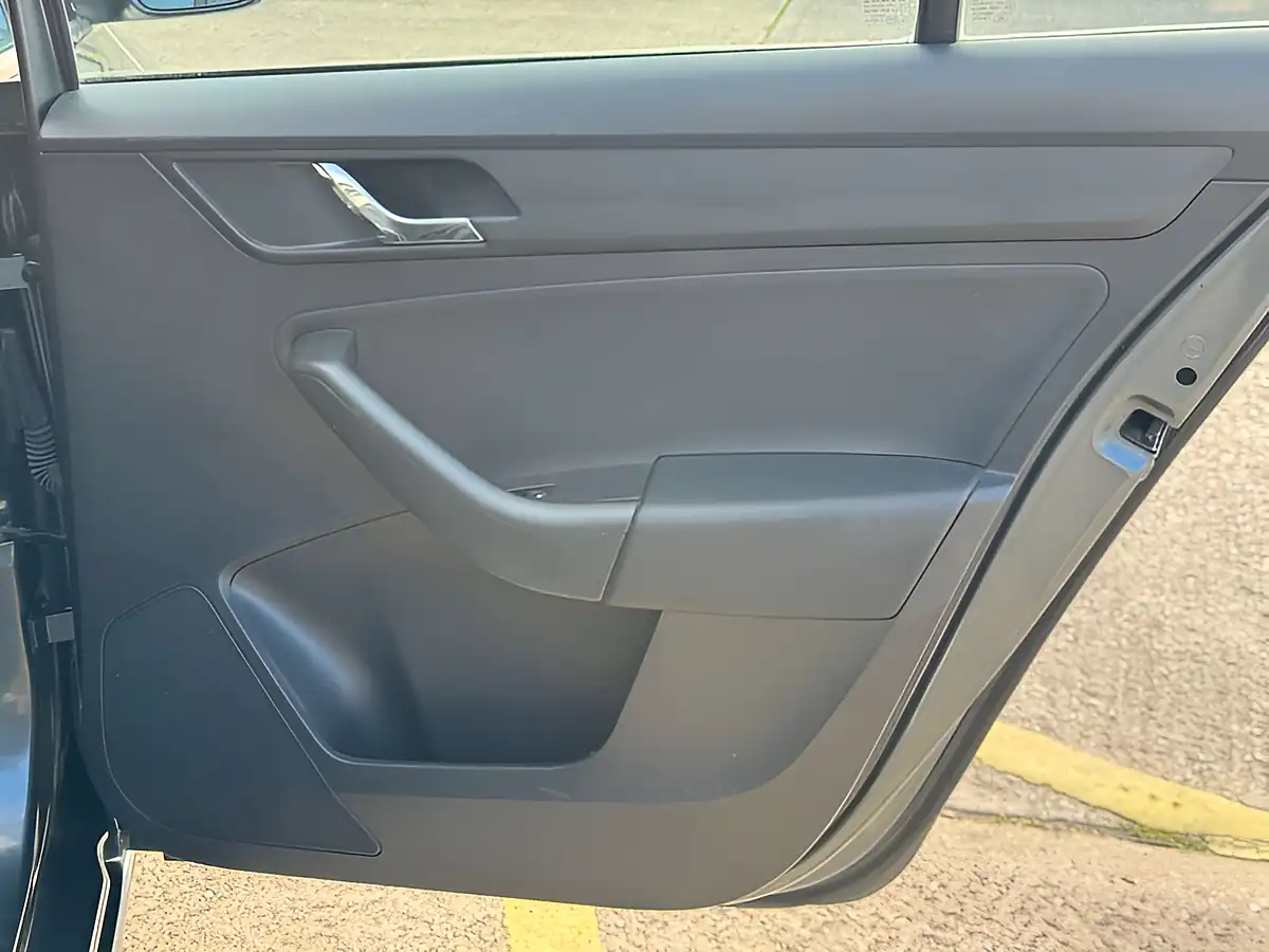 Used 2014 Skoda Rapid Spaceback Se Metal Grey - Interior and Exterior details 19