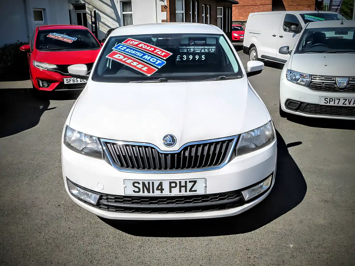 Used 2014 Skoda Rapid Spaceback Se White - Interior and Exterior details 10