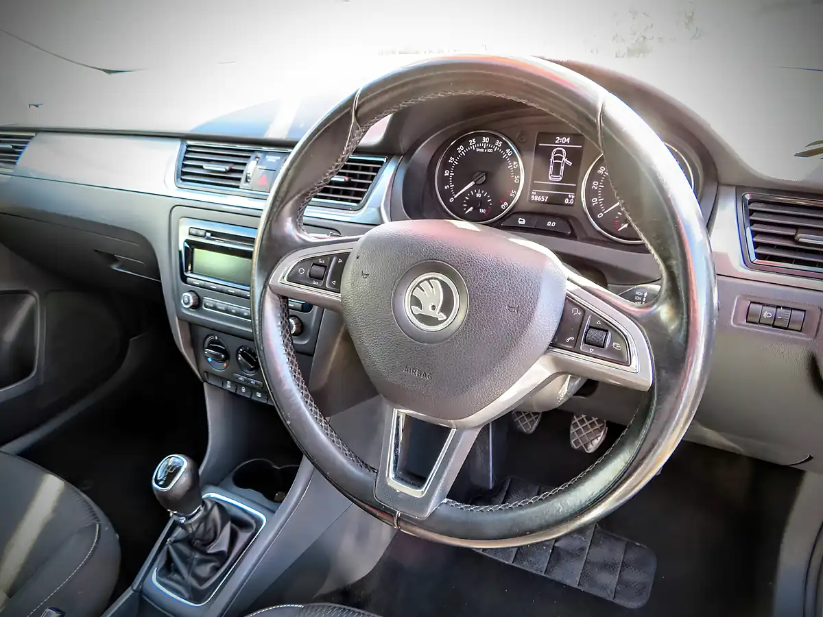 Used 2014 Skoda Rapid Spaceback Se White - Interior and Exterior details 11