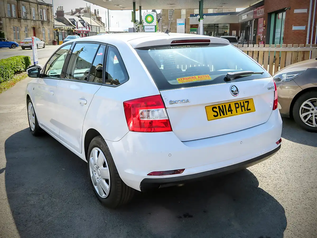 Used 2014 Skoda Rapid Spaceback Se White - Interior and Exterior details 6