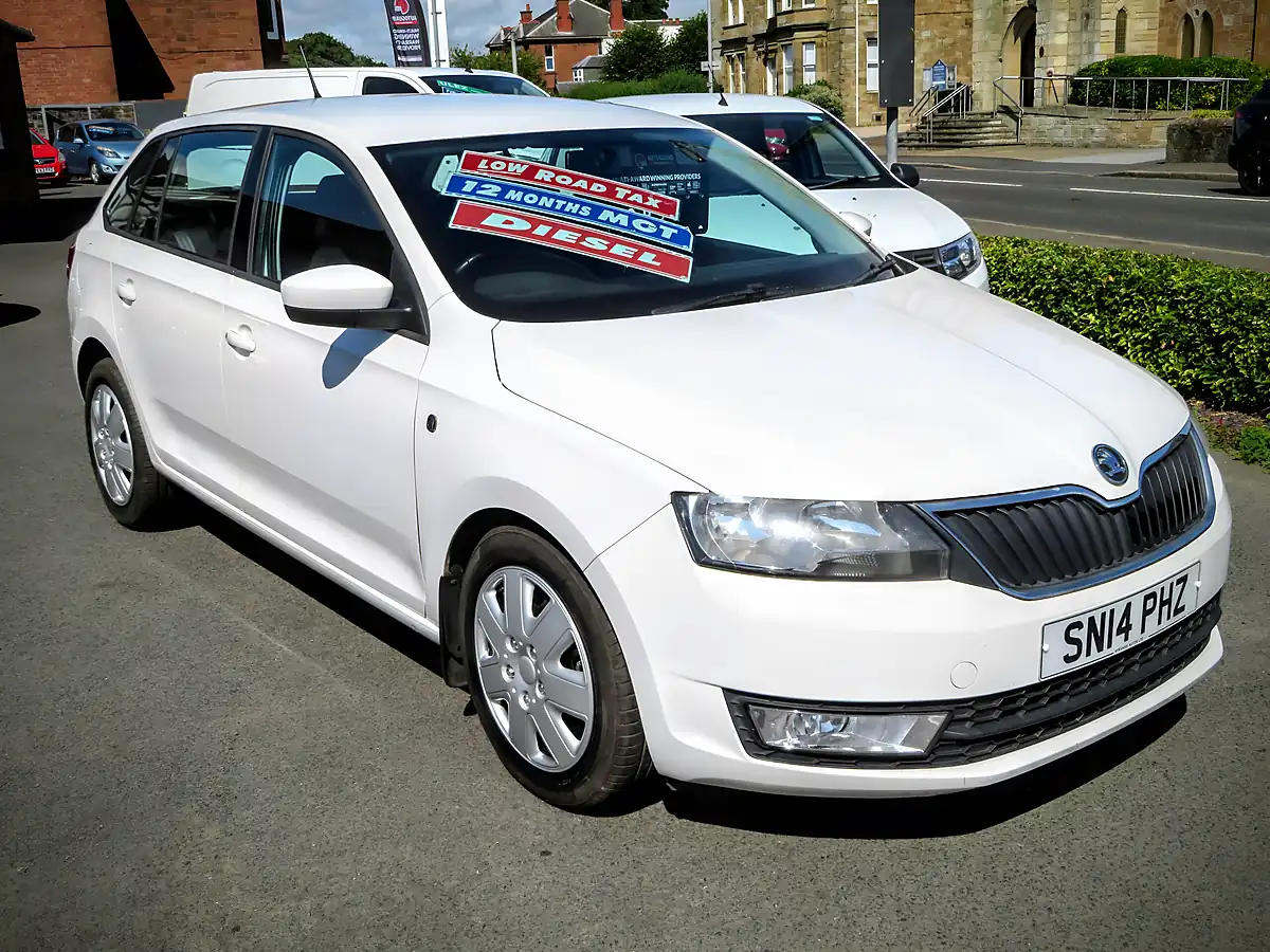 Used 2014 Skoda Rapid Spaceback Se White - Interior and Exterior details 9