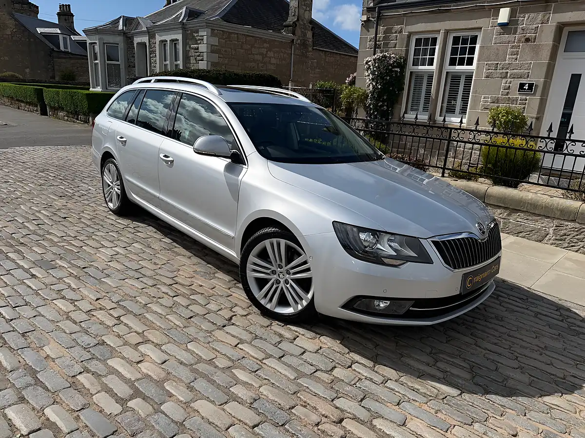 Used 2014 Skoda Superb Elegance Brilliant Silver - Front View