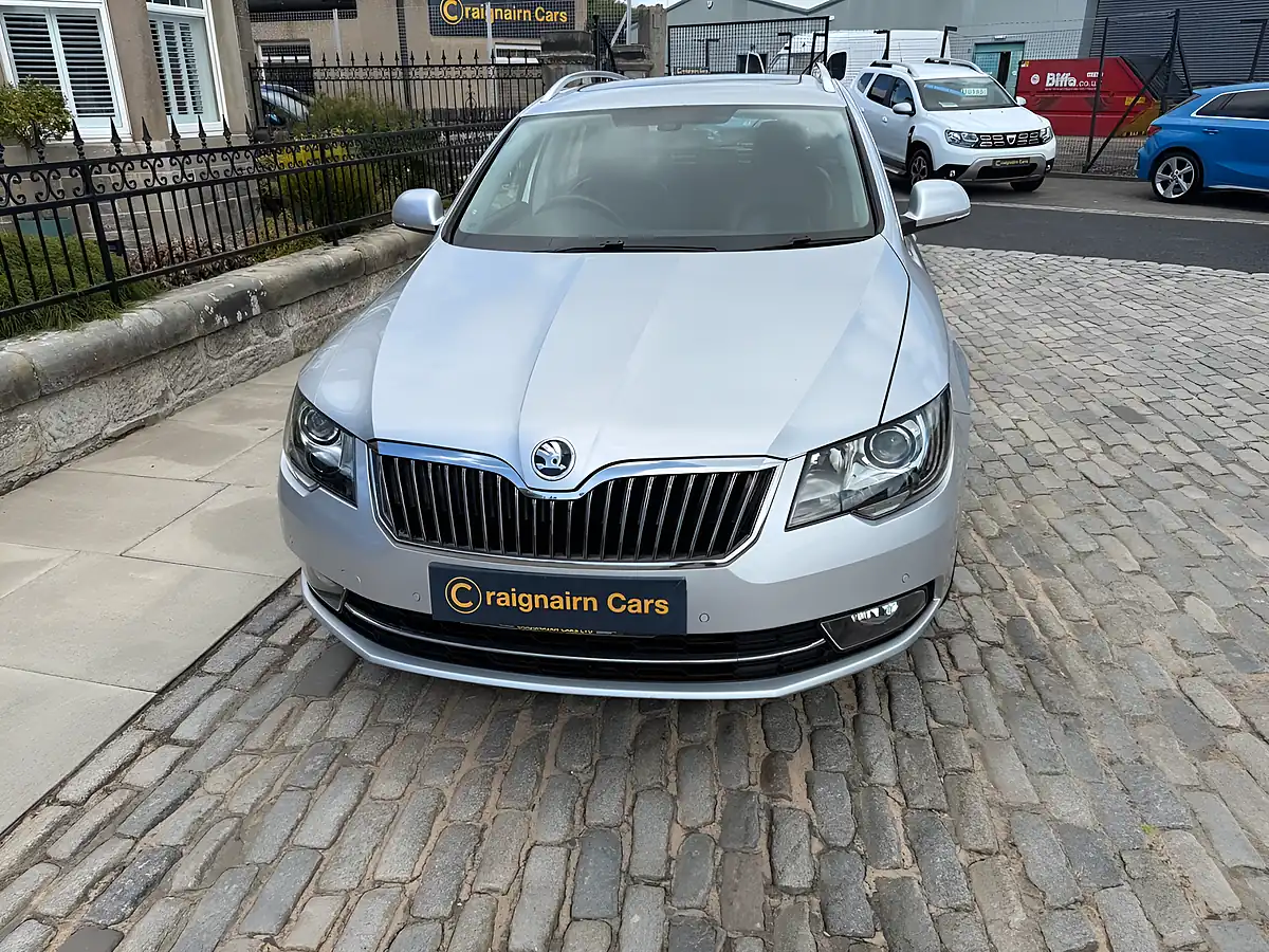 Used 2014 Skoda Superb Elegance Brilliant Silver - Interior and Exterior details 11