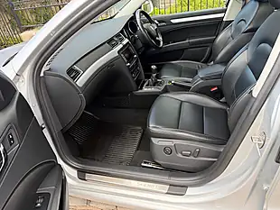 Used 2014 Skoda Superb Elegance Brilliant Silver - Interior and Exterior details 12
